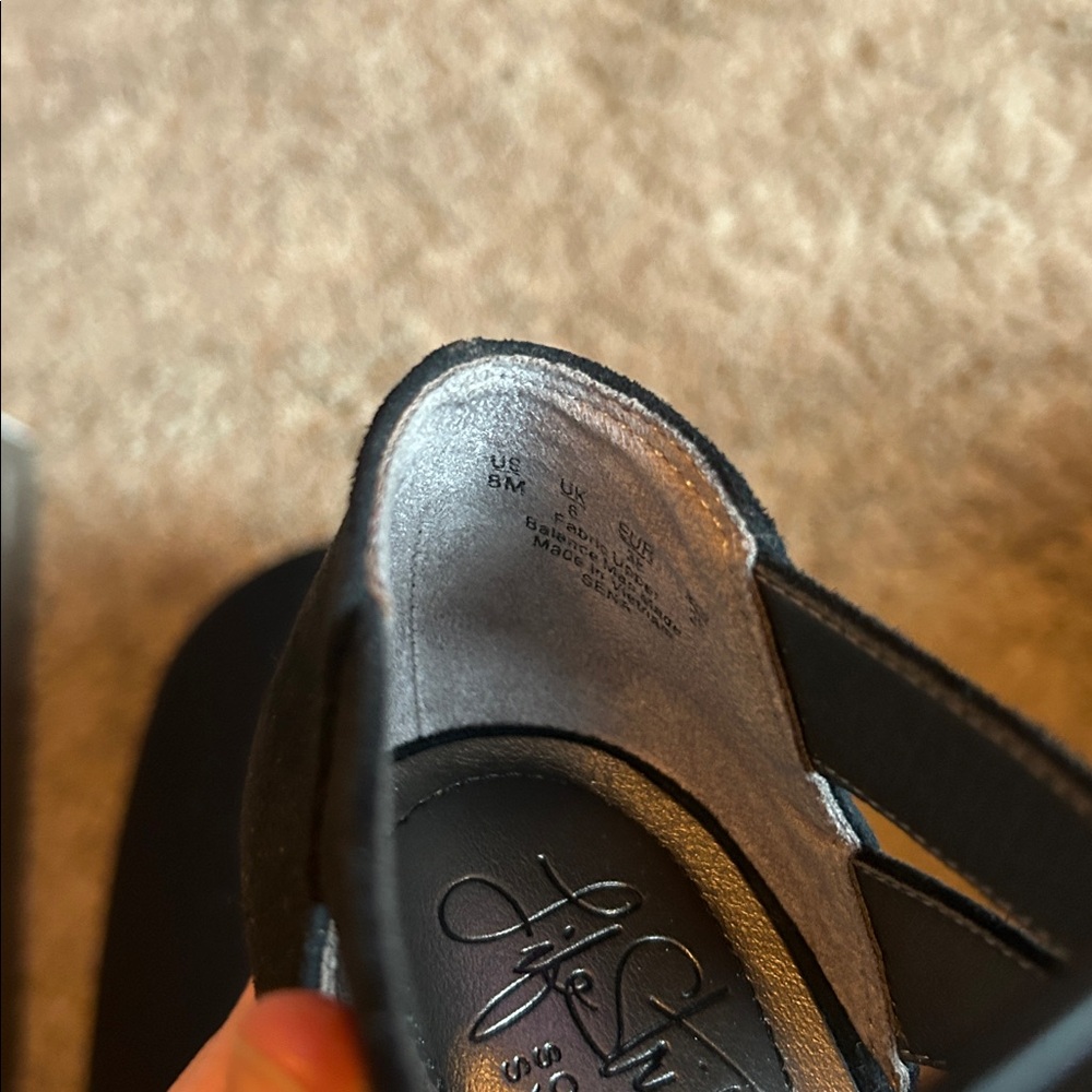 Life Stride Black and Tan Heels - Picture 3 of 4